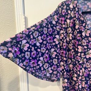 dear Scarlett top. Sz M . Lots of stretch. Never worn. Style plus comfort.